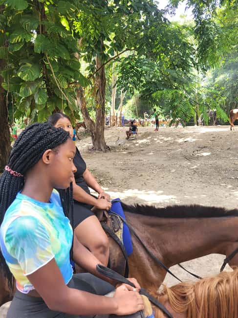 imagem n.8 de Ocho Rios: Rafting no rio Bamboo e cavalgadas atividade em Clarendon, carregada pelo fornecedor