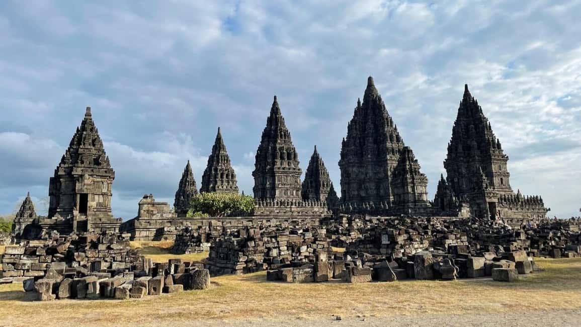 image n.12 of Borobudur Climb to the Top & Prambanan with Ticket Included activity in Yogyakarta, uploaded by supplier