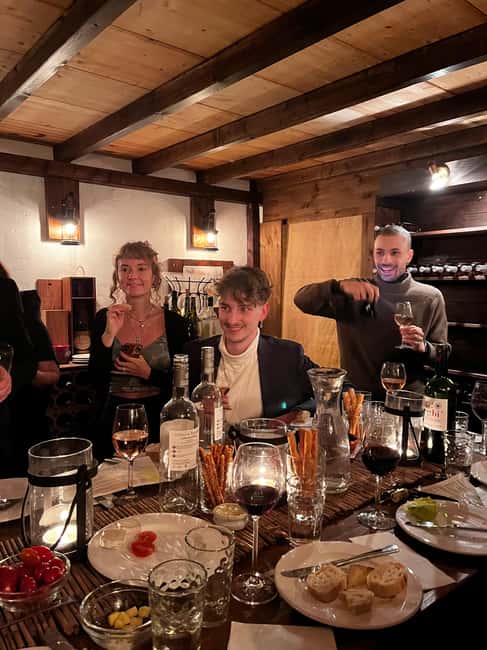 imagem n.2 de Colónia-Nippes: Prova de vinhos gourmet com prato de queijos atividade em Colônia, Alemanha, carregada pelo fornecedor