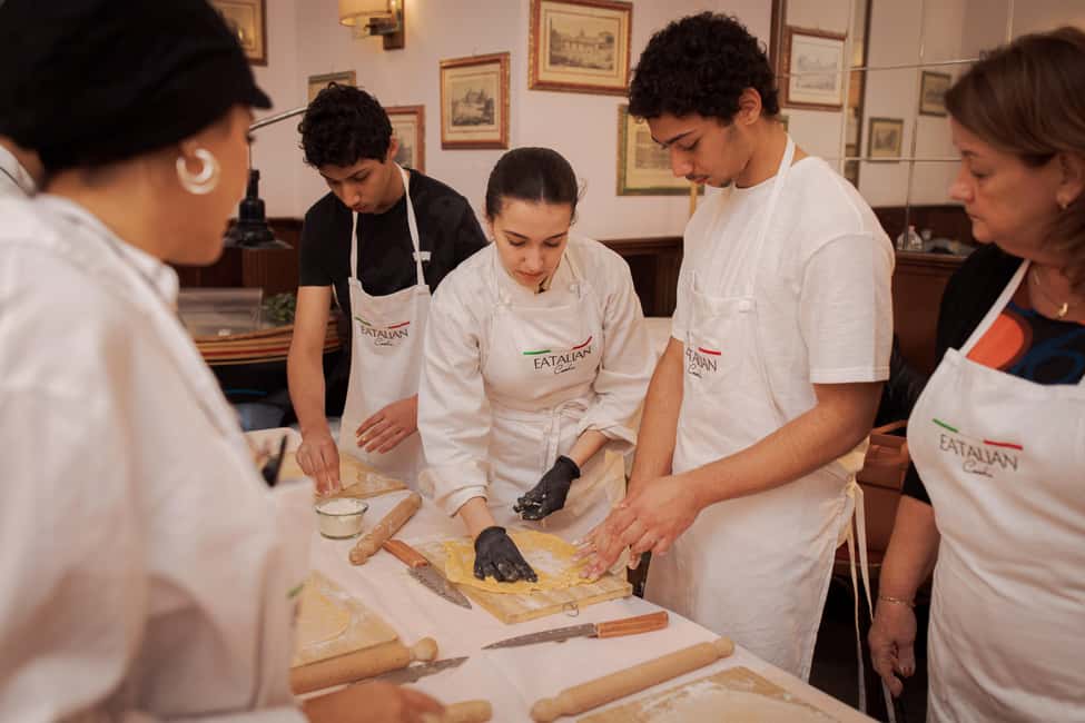 Image N°17 de Rome : Cours de cuisine de pâtes fettuccine dans le centre ville de Rome activité à Rome, publiée par le prestataire