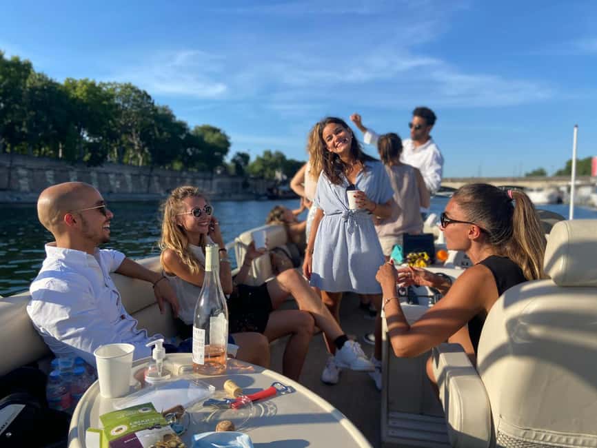 bild nr.3 av Paris: Privat kryssning på Seine i en pontonbåt aktivitet i Paris, uppladdad av arrangören