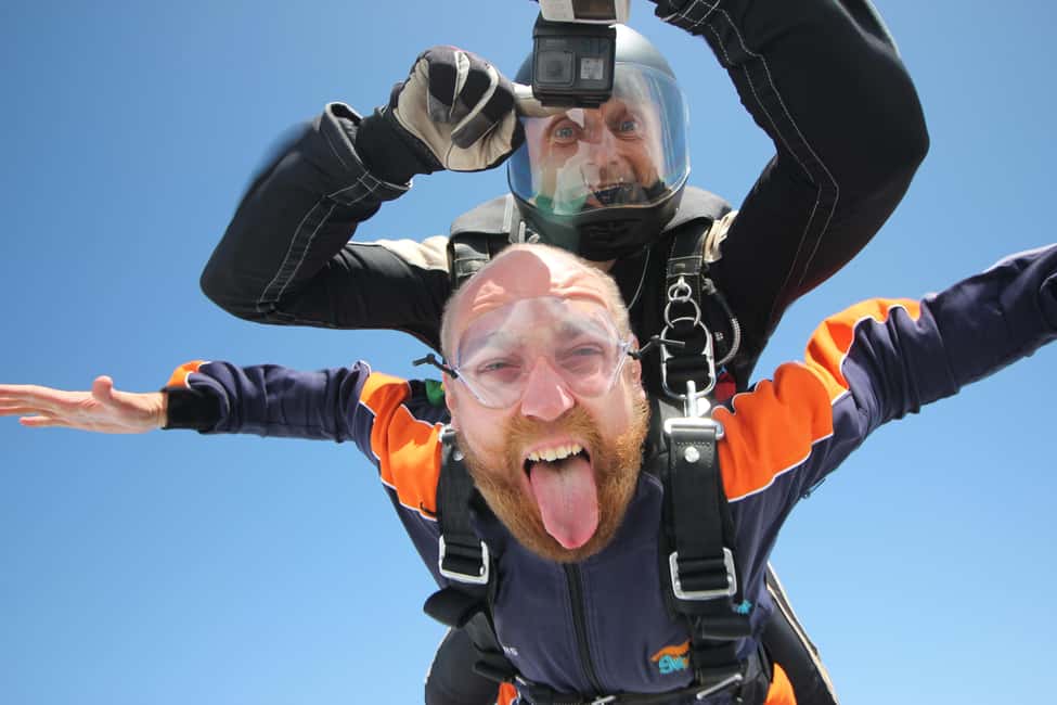 Bild Nr. 15 von Tandem-Fallschirmsprung-Abenteuer in Prag Aktivität in Prag, hochgeladen vom Anbieter