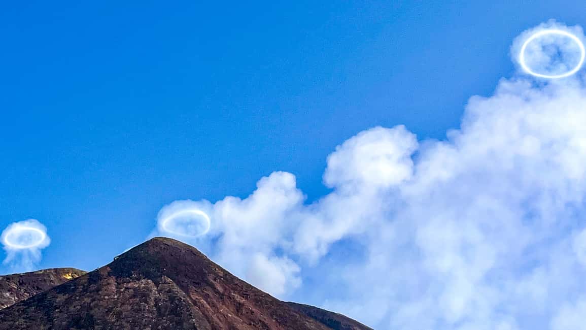 afbeelding n.6 van De Etna: Trek naar 3000m met kabelbaan en jeep activiteit in Catania, geüpload door aanbieder