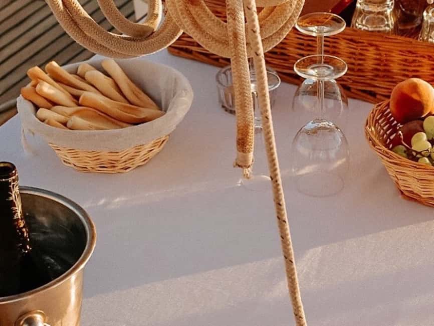 imagen n.º 2 de Marsella: Cóctel-Cena en Crucero al Atardecer en las Islas Frioul actividad en Marsella, subida por el proveedor