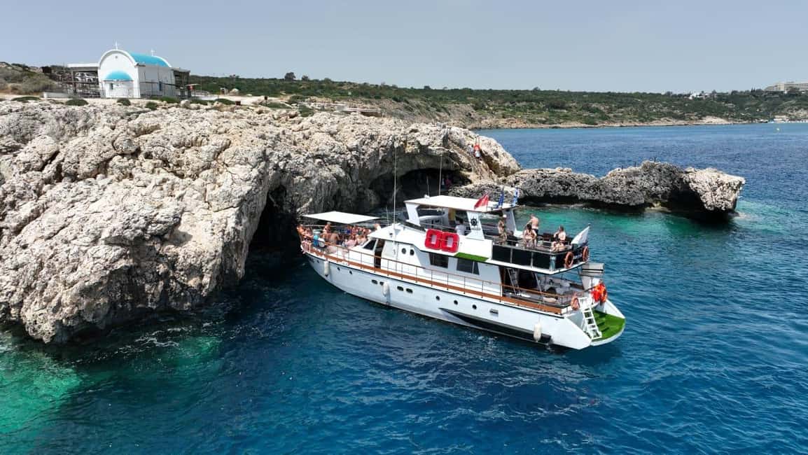 Image N°7 de Protaras : Croisière Waterworld Turtle Cove avec arrêts baignade activité à Chypre, publiée par le prestataire