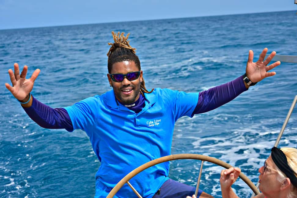 imagem n.5 de Sal, Cabo Verde: Meio dia no veleiro Cuba Libre atividade em Santa Maria, Cabo Verde, carregada pelo fornecedor