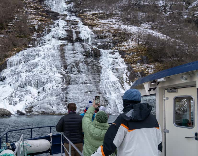 bild nr.5 av Från Ålesund: Vinterfjordkryssning till Geirangerfjorden aktivitet i Stranda, uppladdad av arrangören
