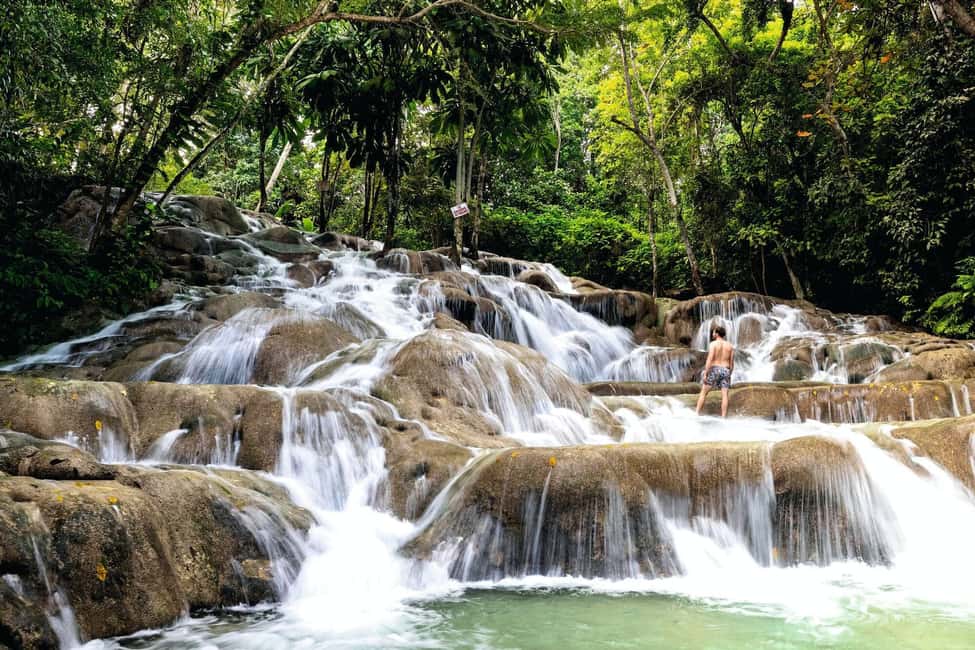 imagem n.6 de Ochos Rios: Dia inteiro em Dunn's River e Blue Hole com almoço atividade em Ocho Rios, carregada pelo fornecedor