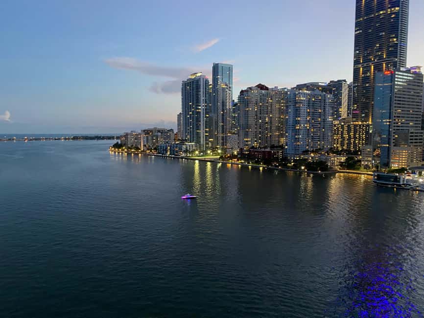 imagen n.º 25 de Miami Beach: Tour aéreo privado Night Lights - Champán gratis actividad en Miami, subida por el proveedor