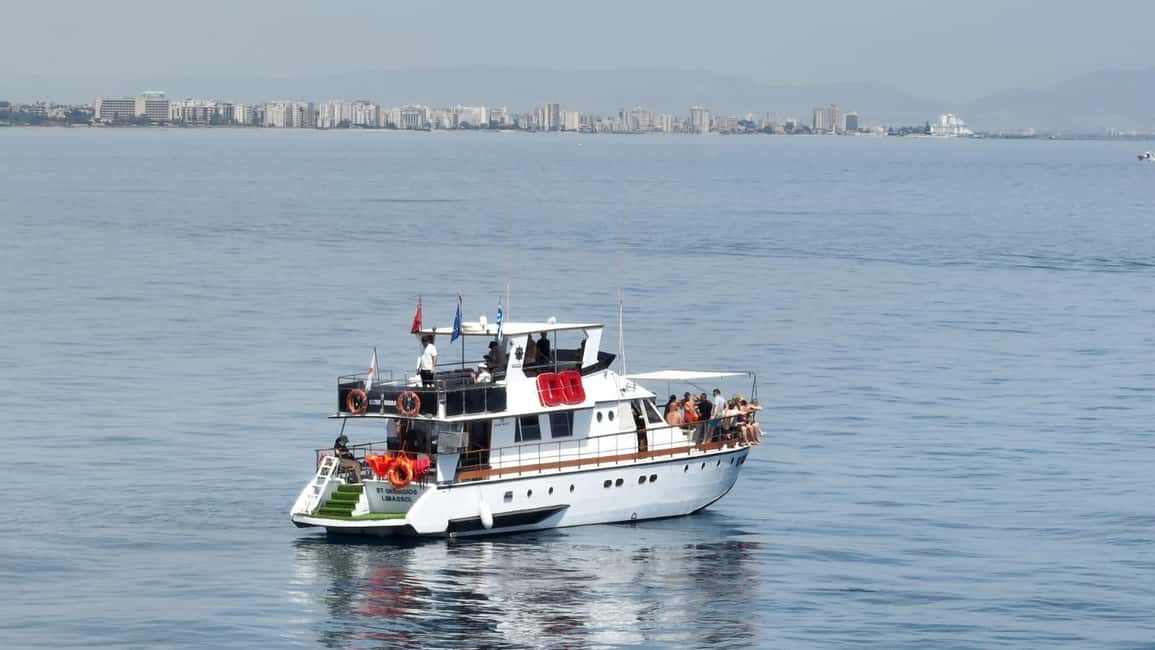 Image N°16 de Protaras : Croisière Waterworld Turtle Cove avec arrêts baignade activité à Chypre, publiée par le prestataire
