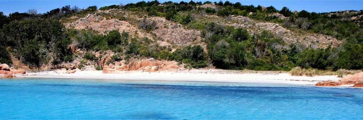 Image N°9 de Croisière d'une journée vers les îles Cerbicales et Lavezzi avec déjeuner activité à Bonifacio, publiée par le prestataire