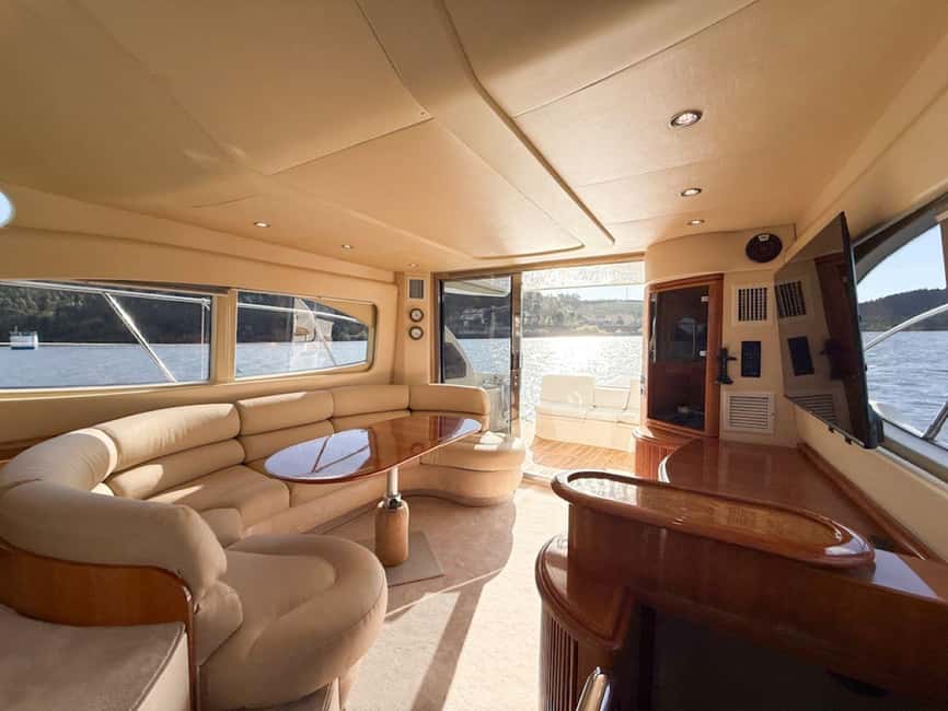 image n.11 of Porto: 6 Bridges Yacht Cruise with Wine & Snacks activity in Vila Nova de Gaia, uploaded by supplier