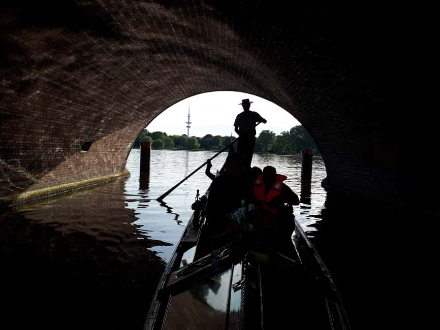 Immagine nº 7 di Amburgo: tour di gruppo sul lago Alster in una vera gondola veneziana attività a Amburgo, caricata dal fornitore