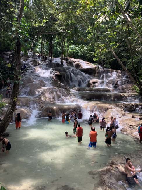 imagem n.6 de Falmouth: Rafting de bambu e excursão às Cataratas do Rio Dunn atividade em Ocho Rios, carregada pelo fornecedor