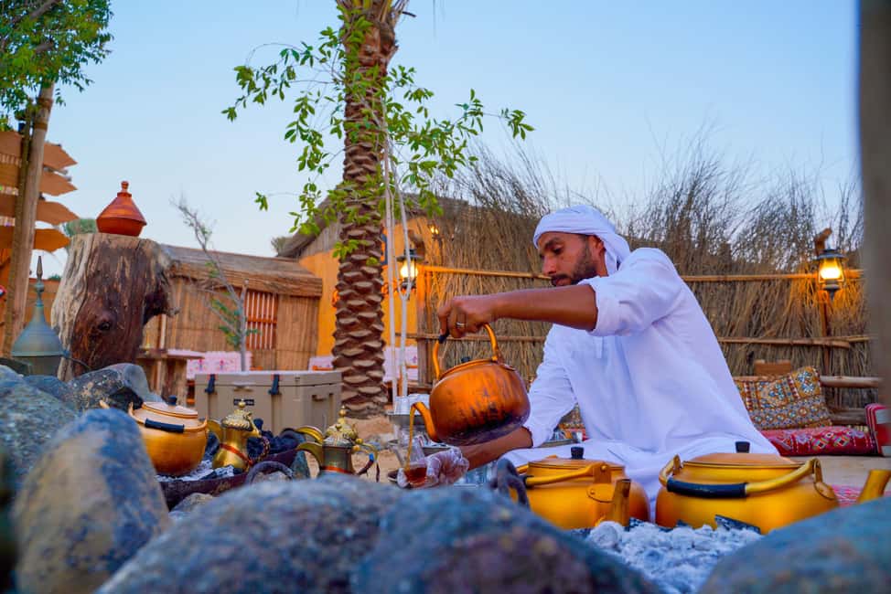 Image N°3 de Dubaï : Randonnée à dos de chameau au coucher du soleil, camp Al Khayma, observation des étoiles et barbecue activité à Dubaï, publiée par le prestataire