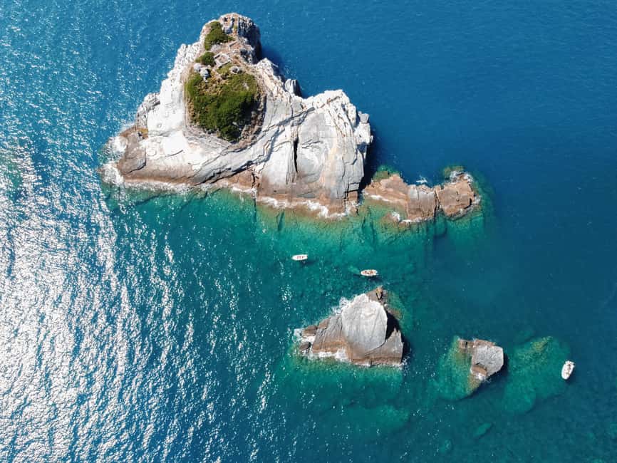 Immagine nº 6 di La Spezia: tour in barca delle Cinque Terre con cibo e bevande attività a Levanto, caricata dal fornitore