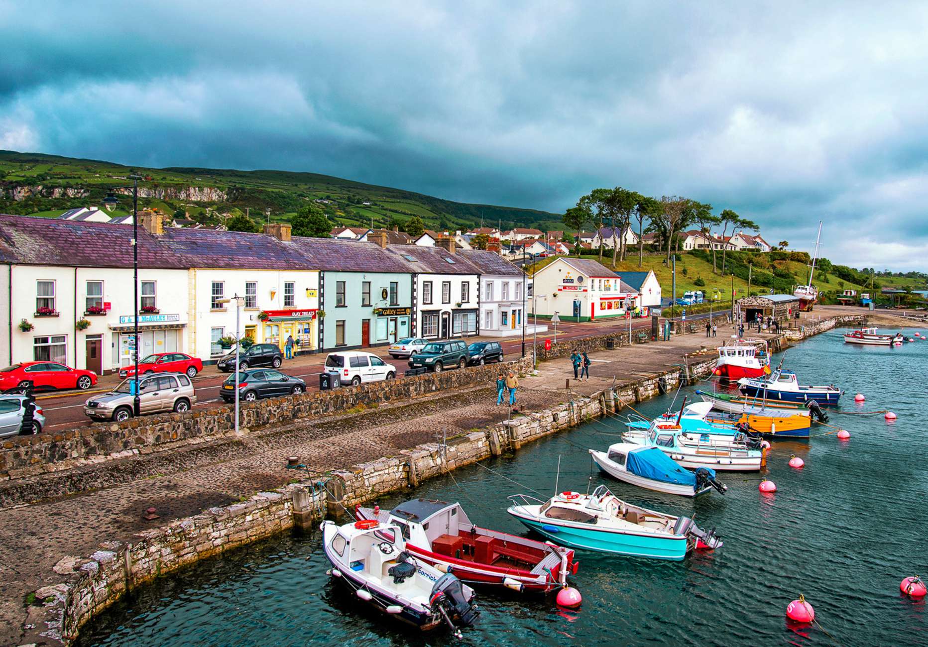 From Belfast: Giant's Causeway Guided Day Tour With Castles