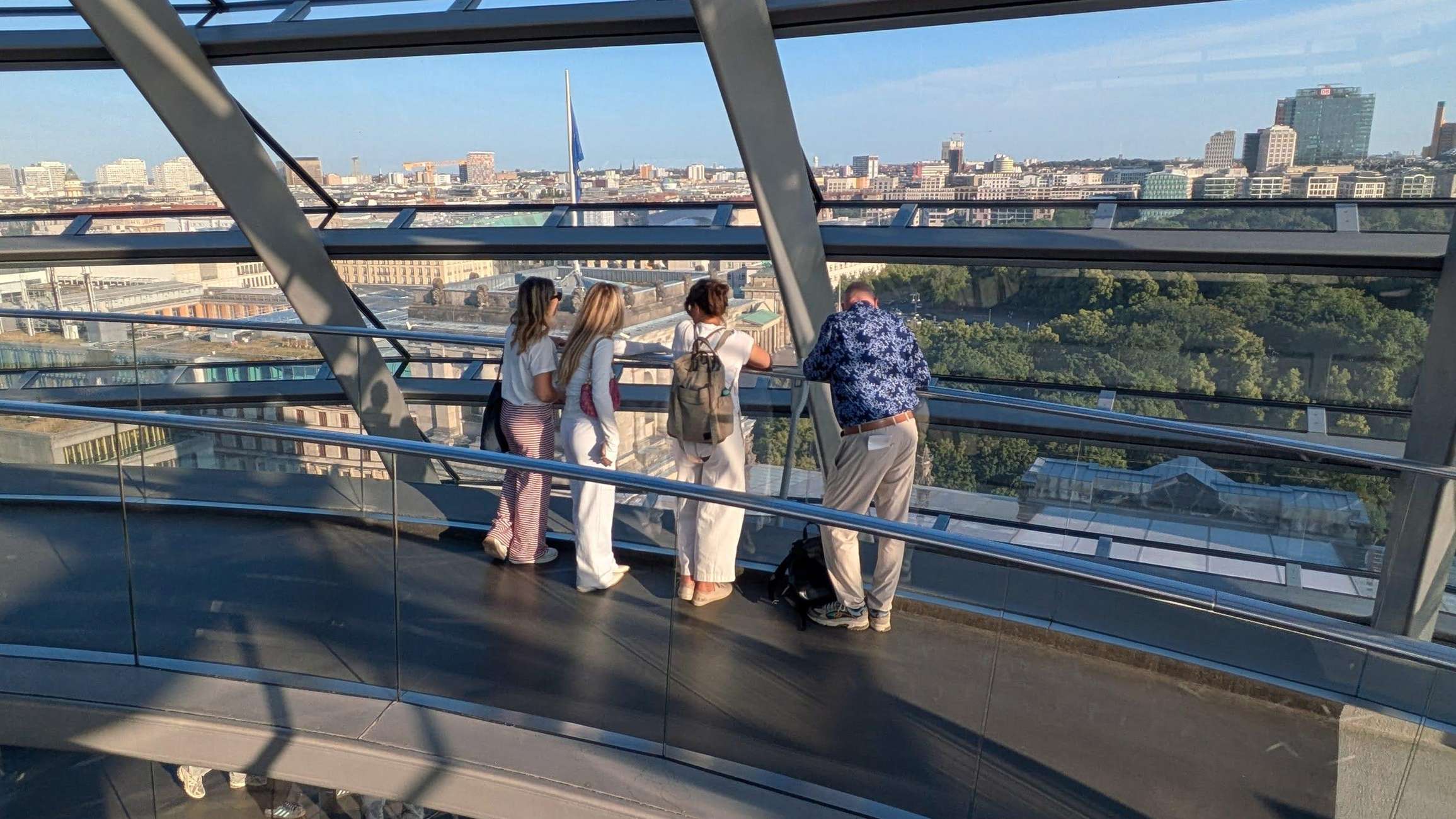 Berlin: Government District Tour and Reichstag Dome Visit