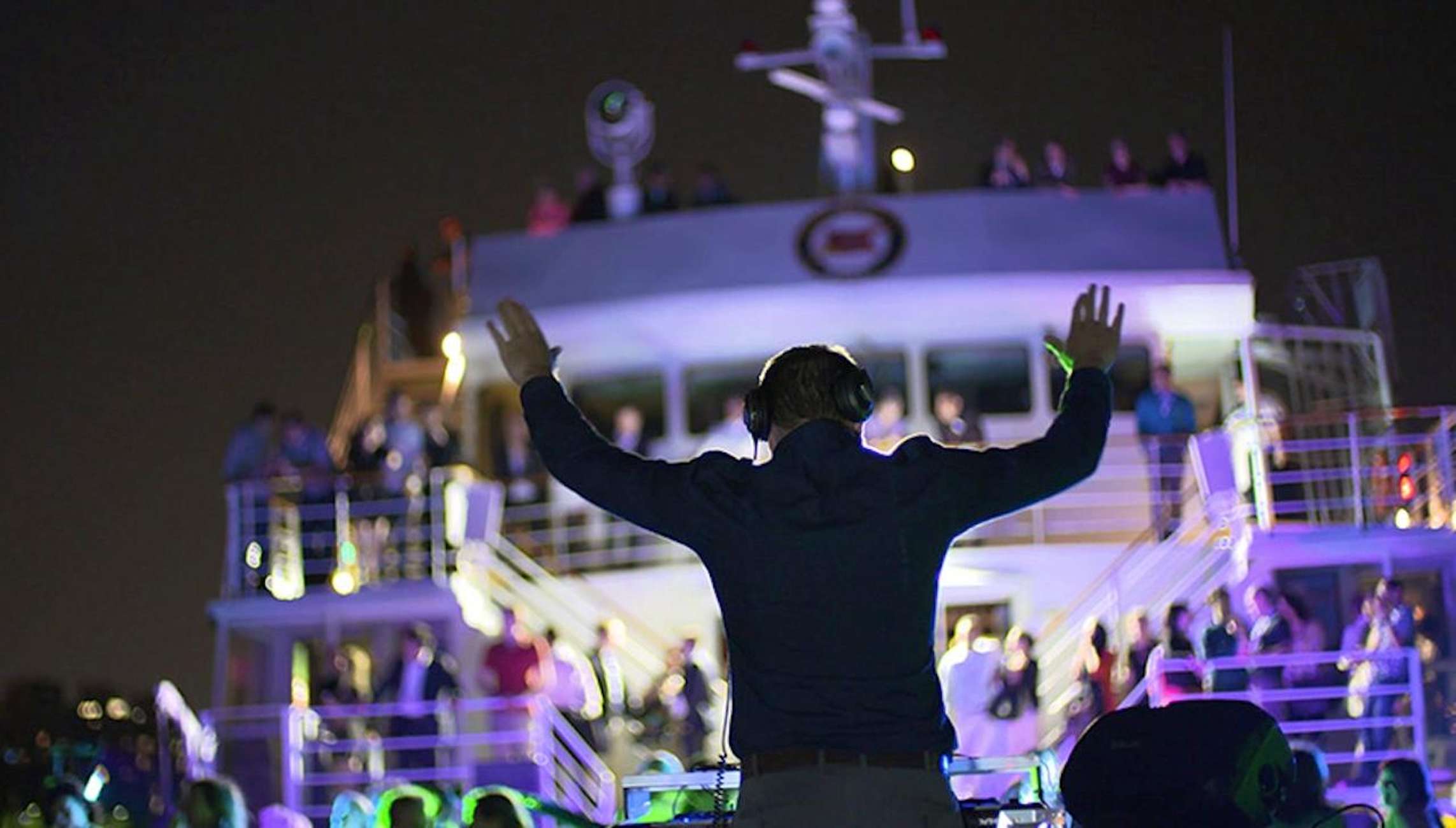 Montréal: 3 or 5-Course Dinner Cruise with DJ & Dancing
