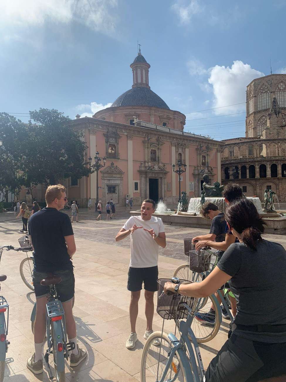 Valencia: Stadt-Highlights E-Bike-/Fahrradtour mit Guide