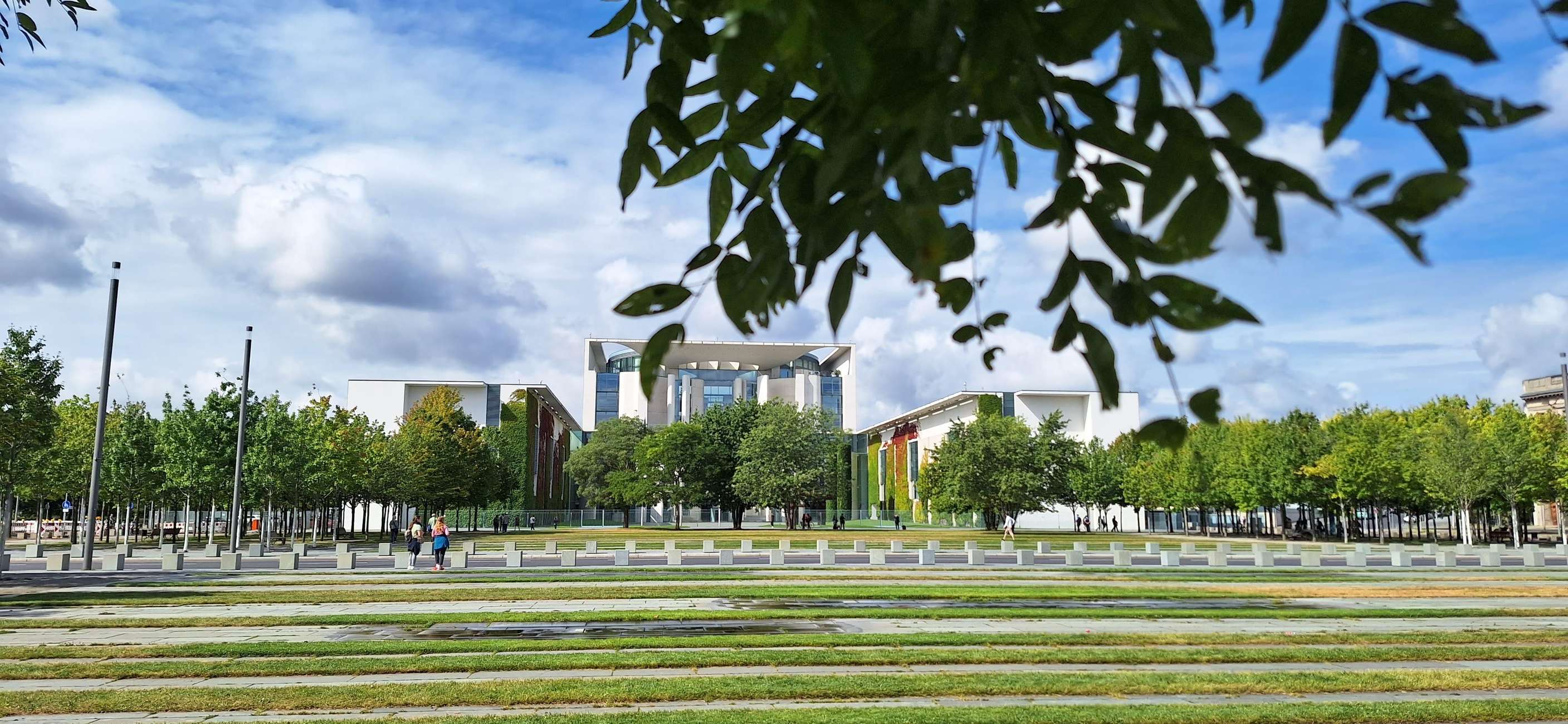 Berlin: Government District Tour and Reichstag Dome Visit