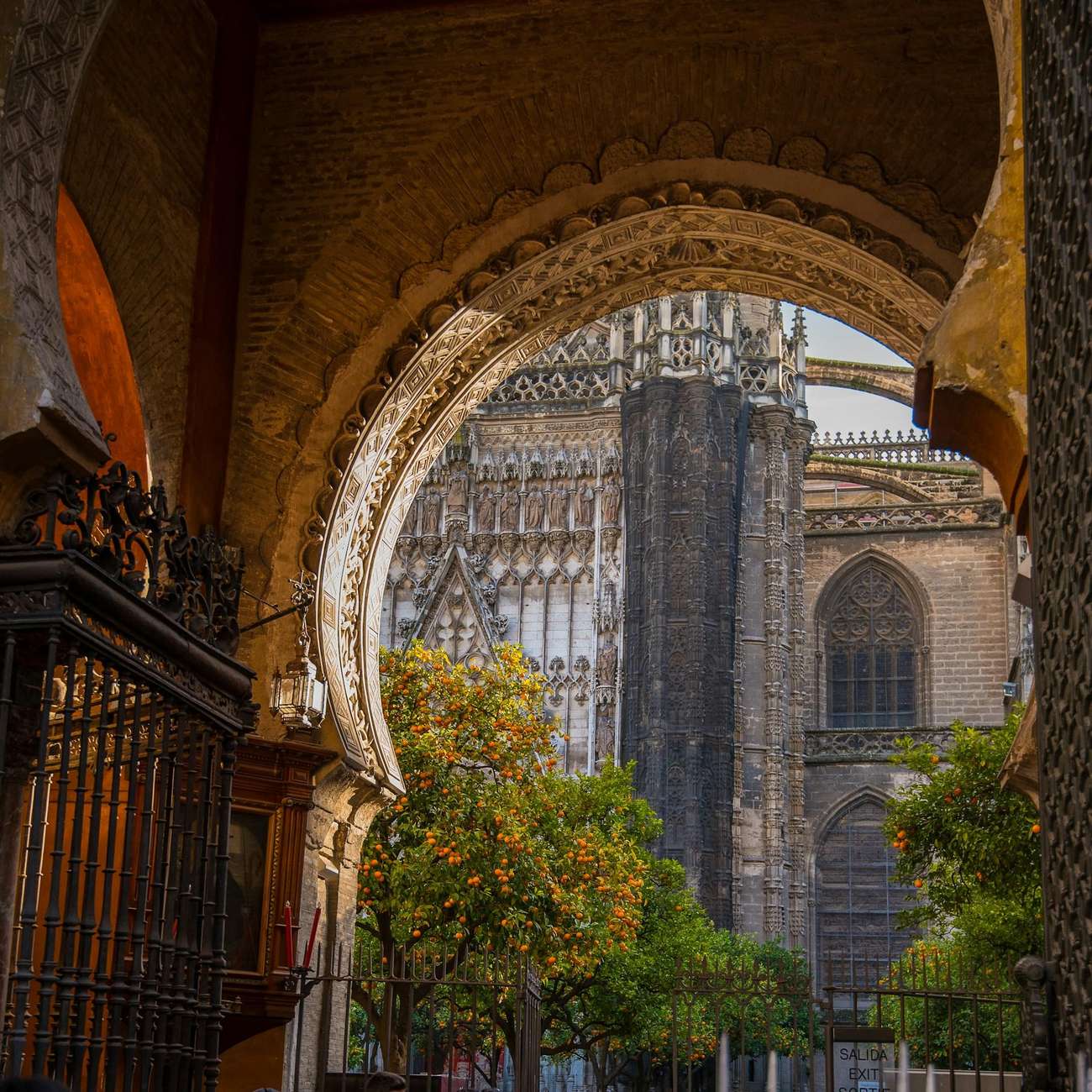Seville: Cathedral & La Giralda Guided Tour with Tickets