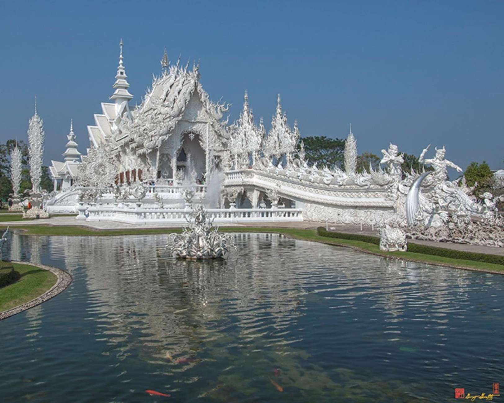 Chiang Rai White Black Blue Temple Full Day Tour