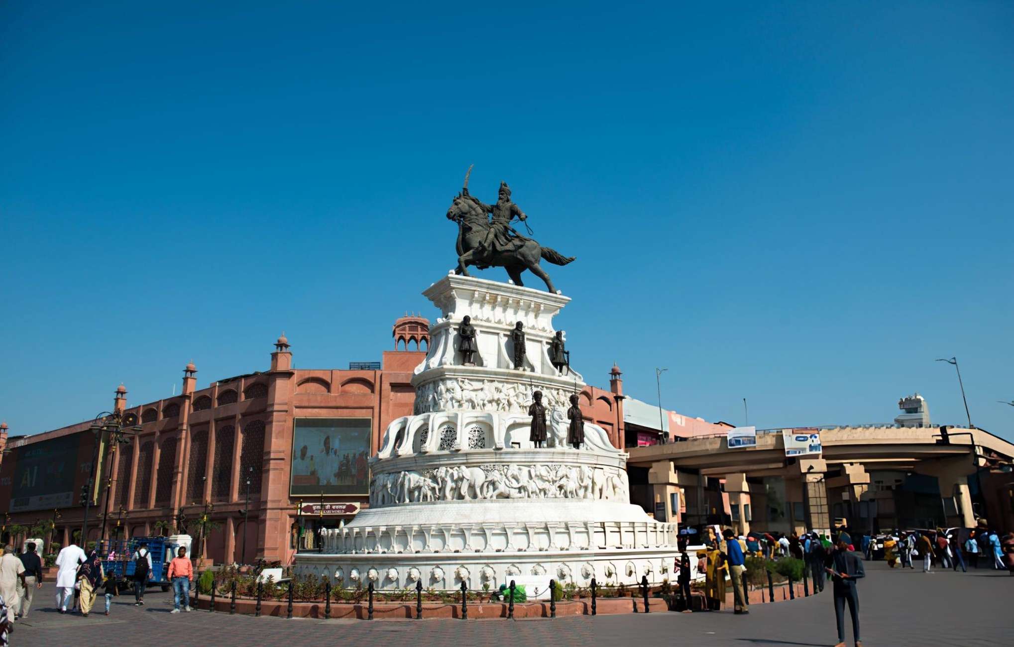 Walk and Explore Amritsar City: Guided Walking Tour by Foot
