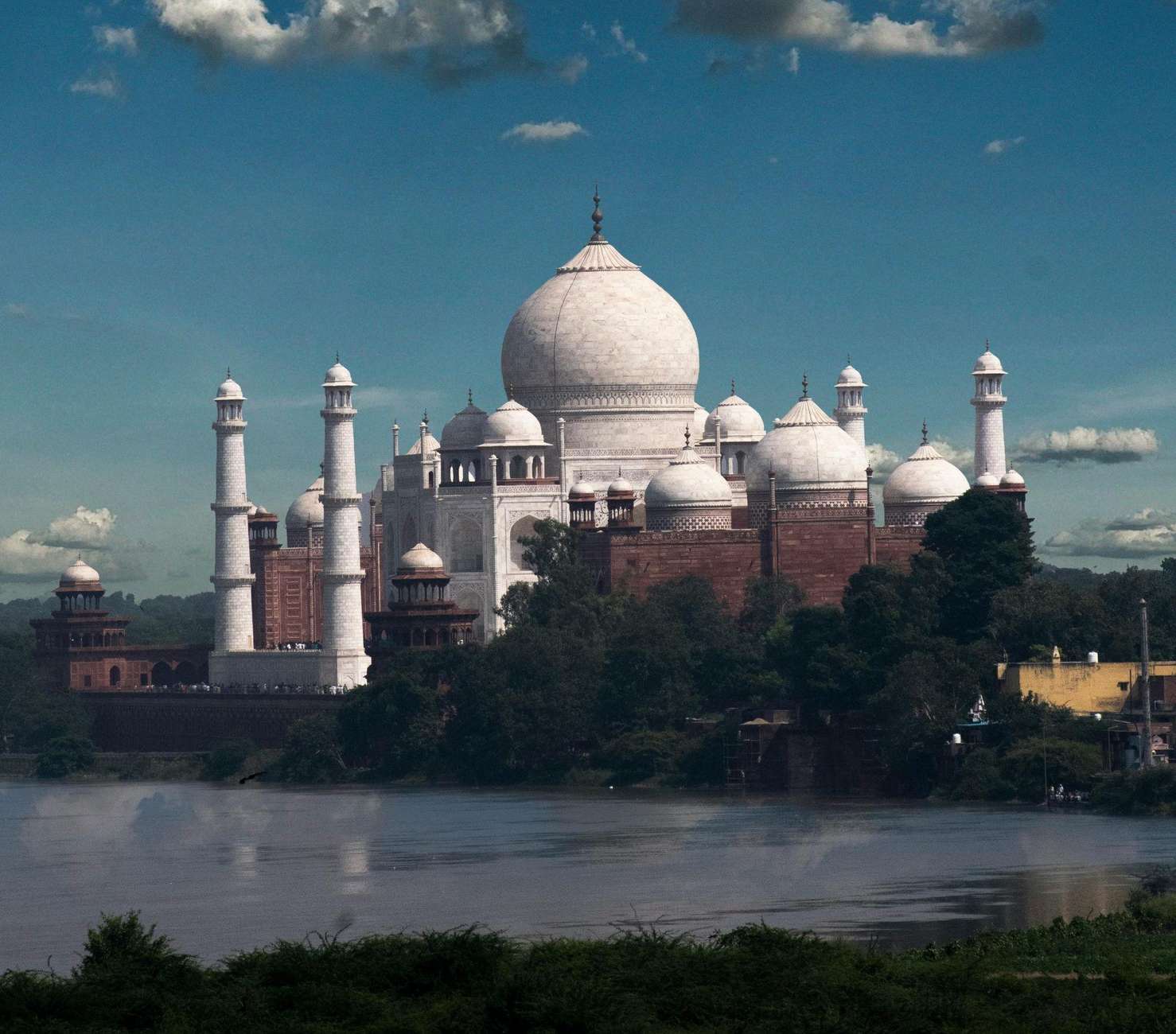 From Delhi: Taj Mahal, Agra & Mathura Tour by Car