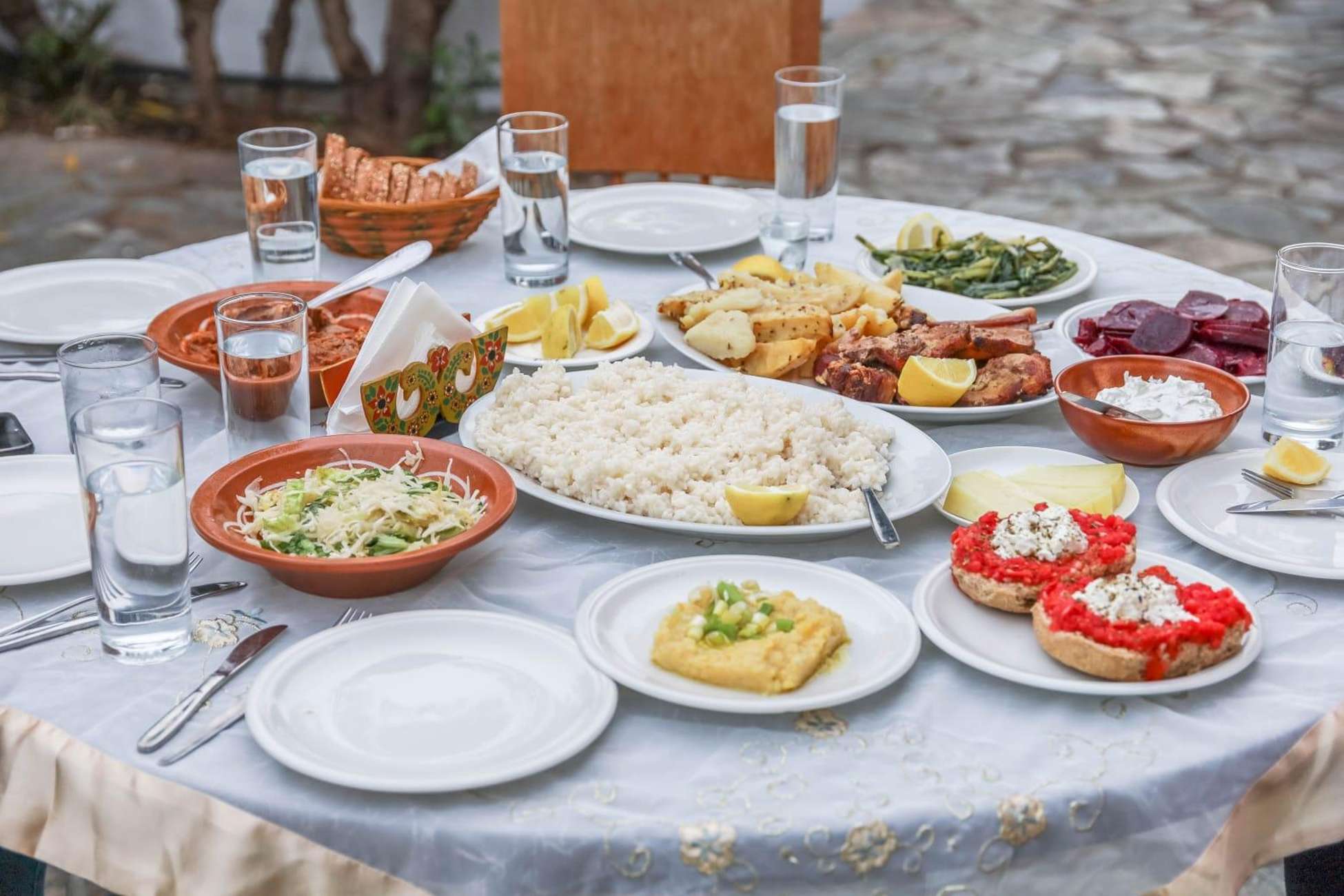 Heraklion City: Greek Food Tasting Walking Tour