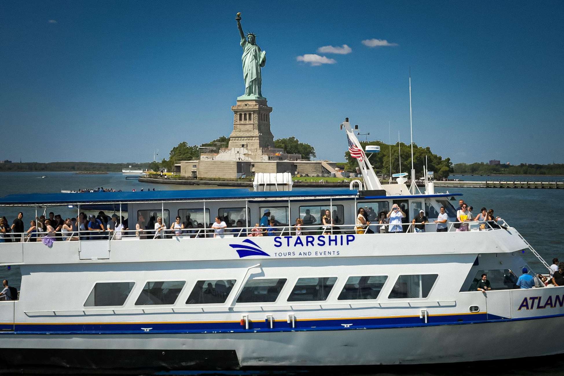 NYC: Starship Sightseeing Cruise Midtown or Downtown