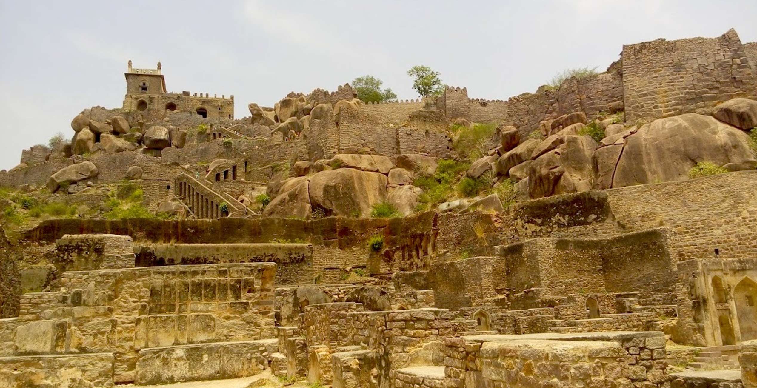 Hyderabad: Golconda Fort and Qutub Shahi Tombs Half-Day Tour