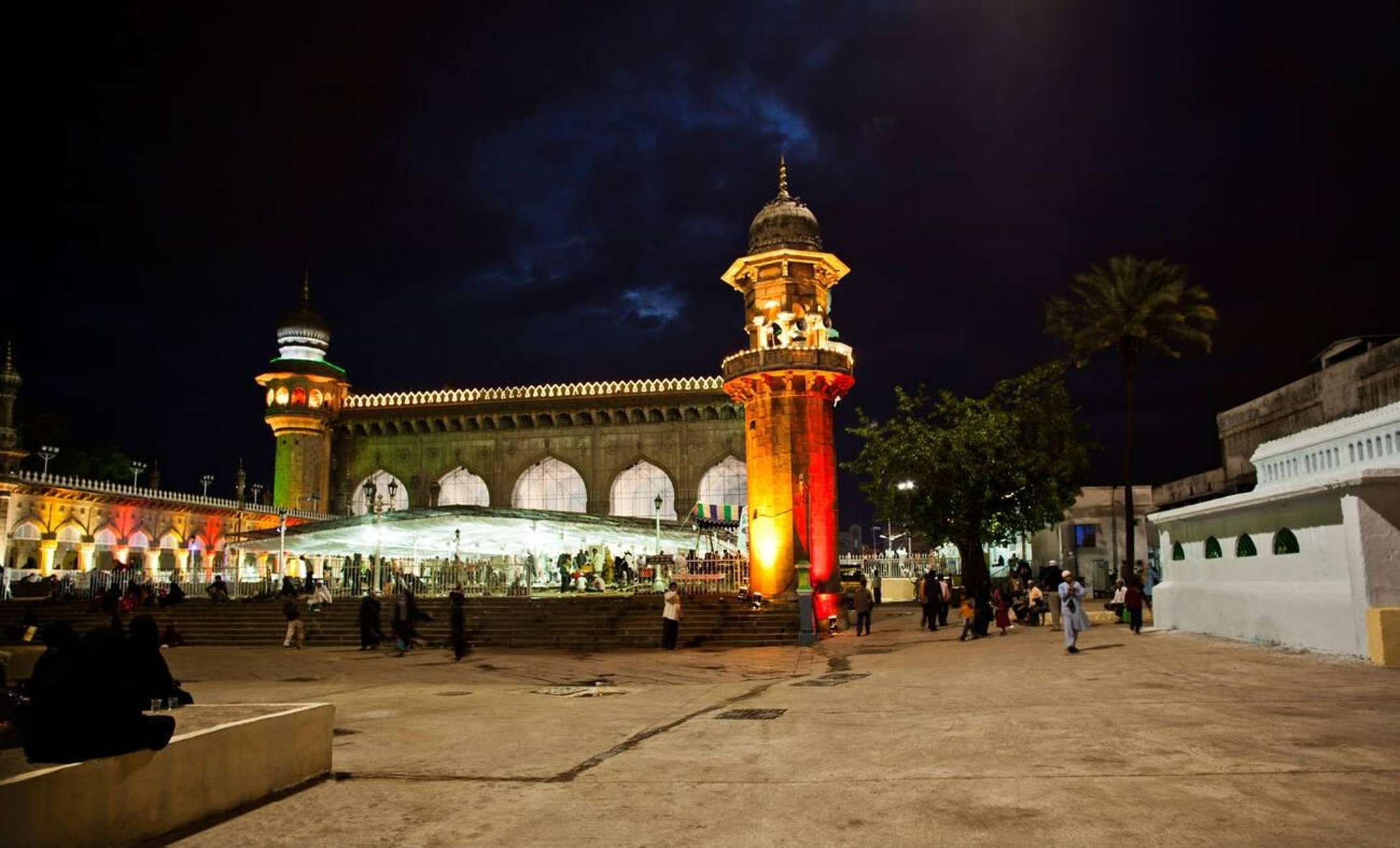 Hyderabad: Guided Night Walking Tour with Boat Ride