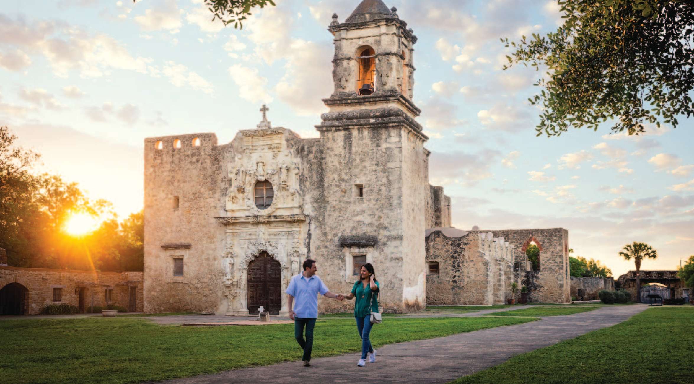 San Antonio Premium City Tour with Alamo & River Walk Cruise