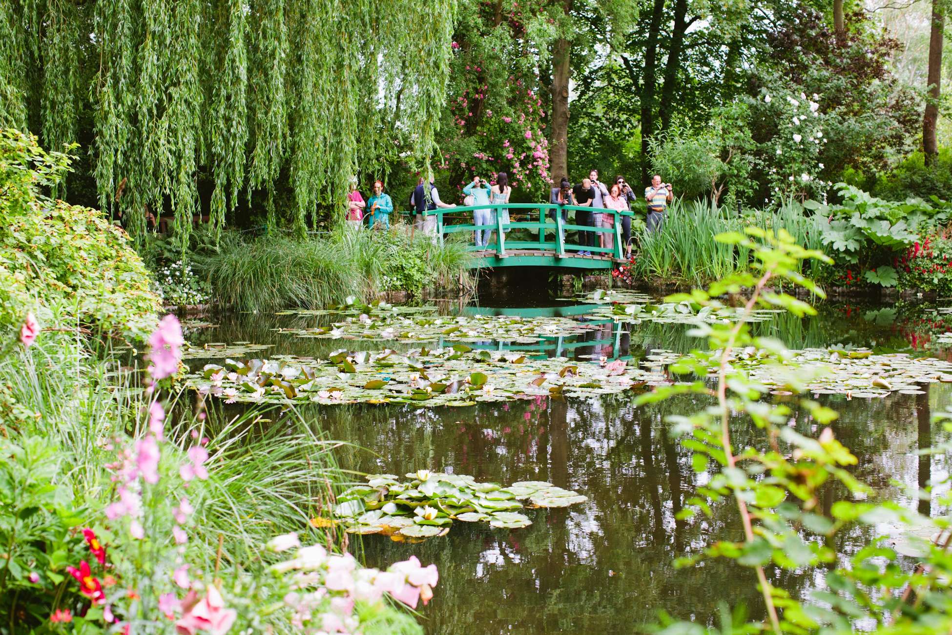 From Paris: Monet Garden & Giverny Bike Tour and Picnic Stop