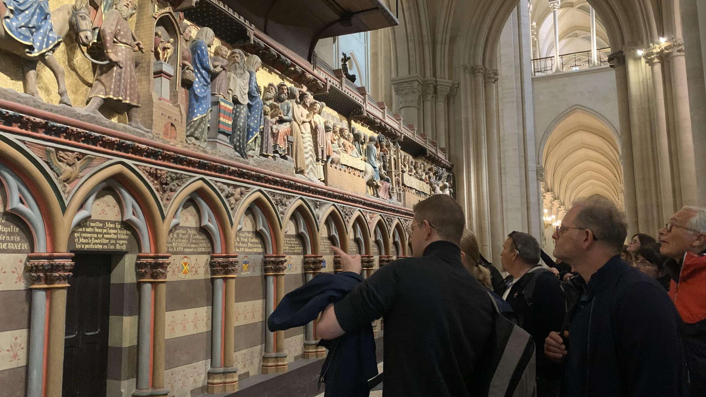 Paris: Notre-Dame Visit & City Island or Latin Quarter Walk