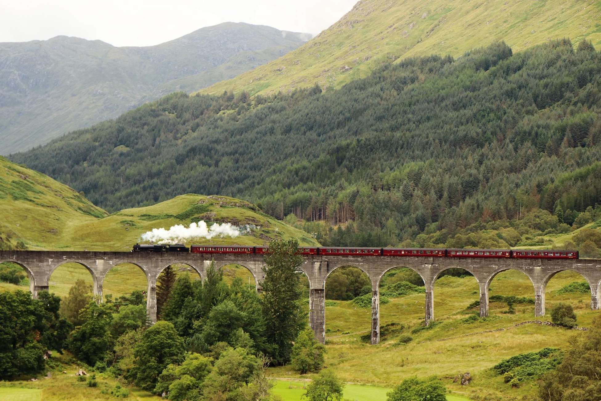 From Edinburgh: Glenfinnan Viaduct & The Highlands Day Trip