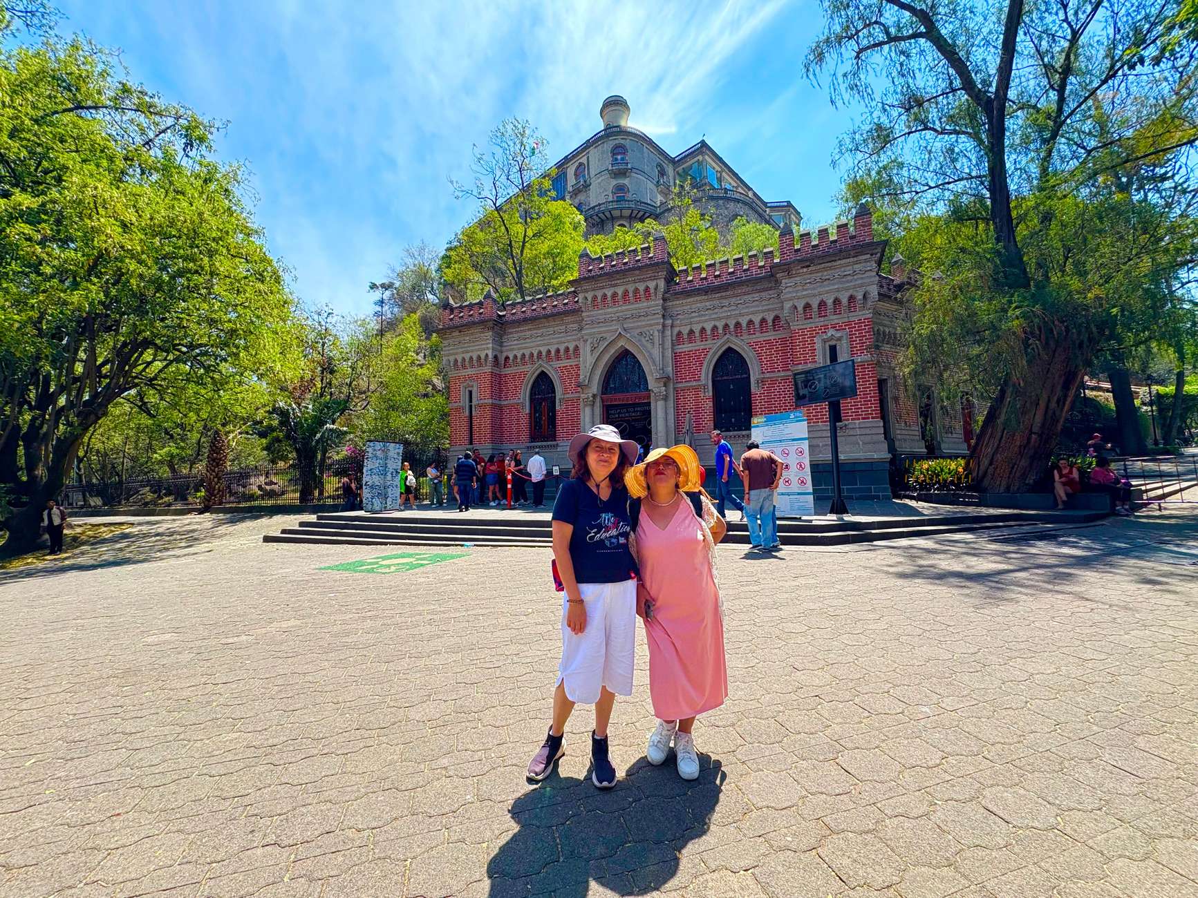 Mexico City: Chapultepec Castle and Forest Guided Tour