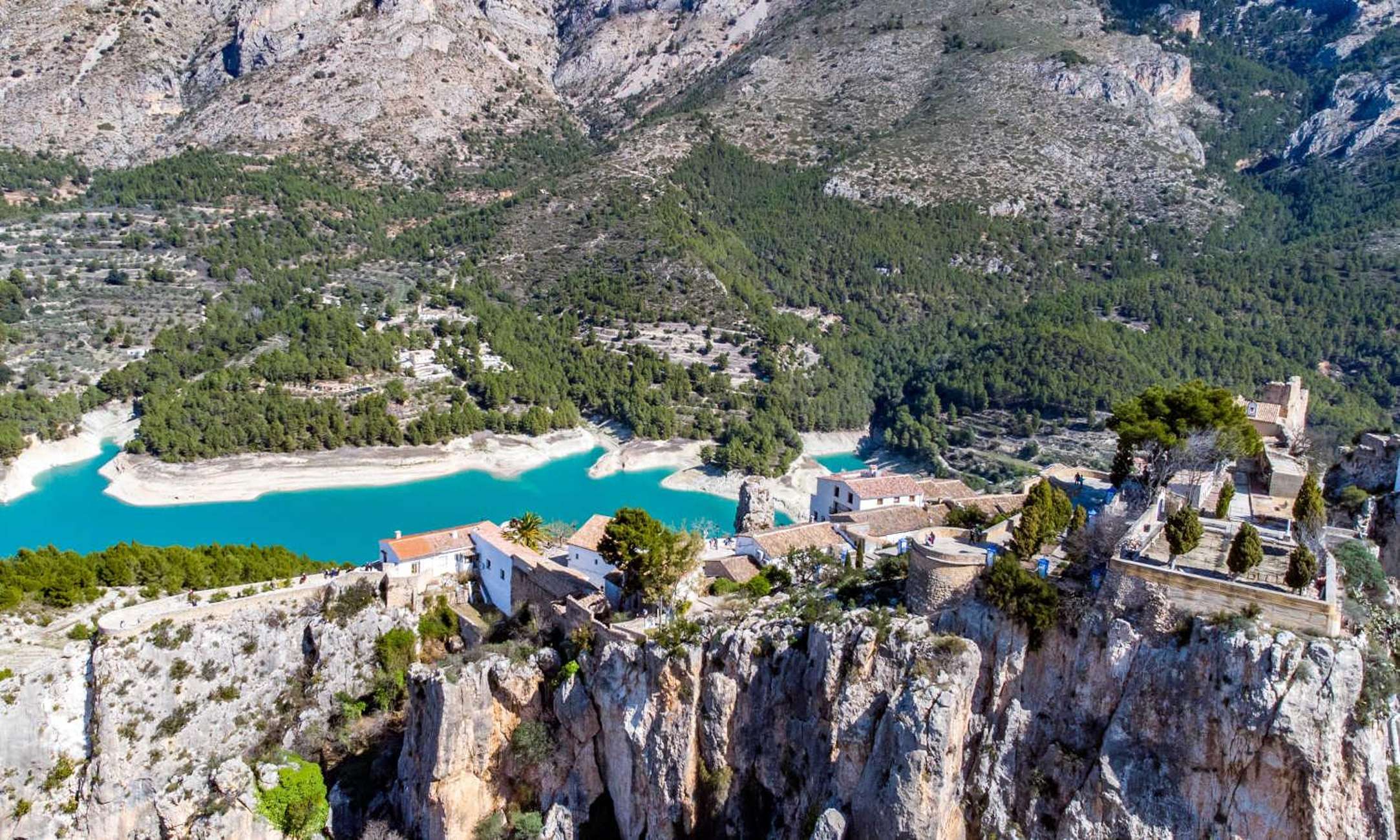 Natuurlijke poelen bij de Algar-watervallen