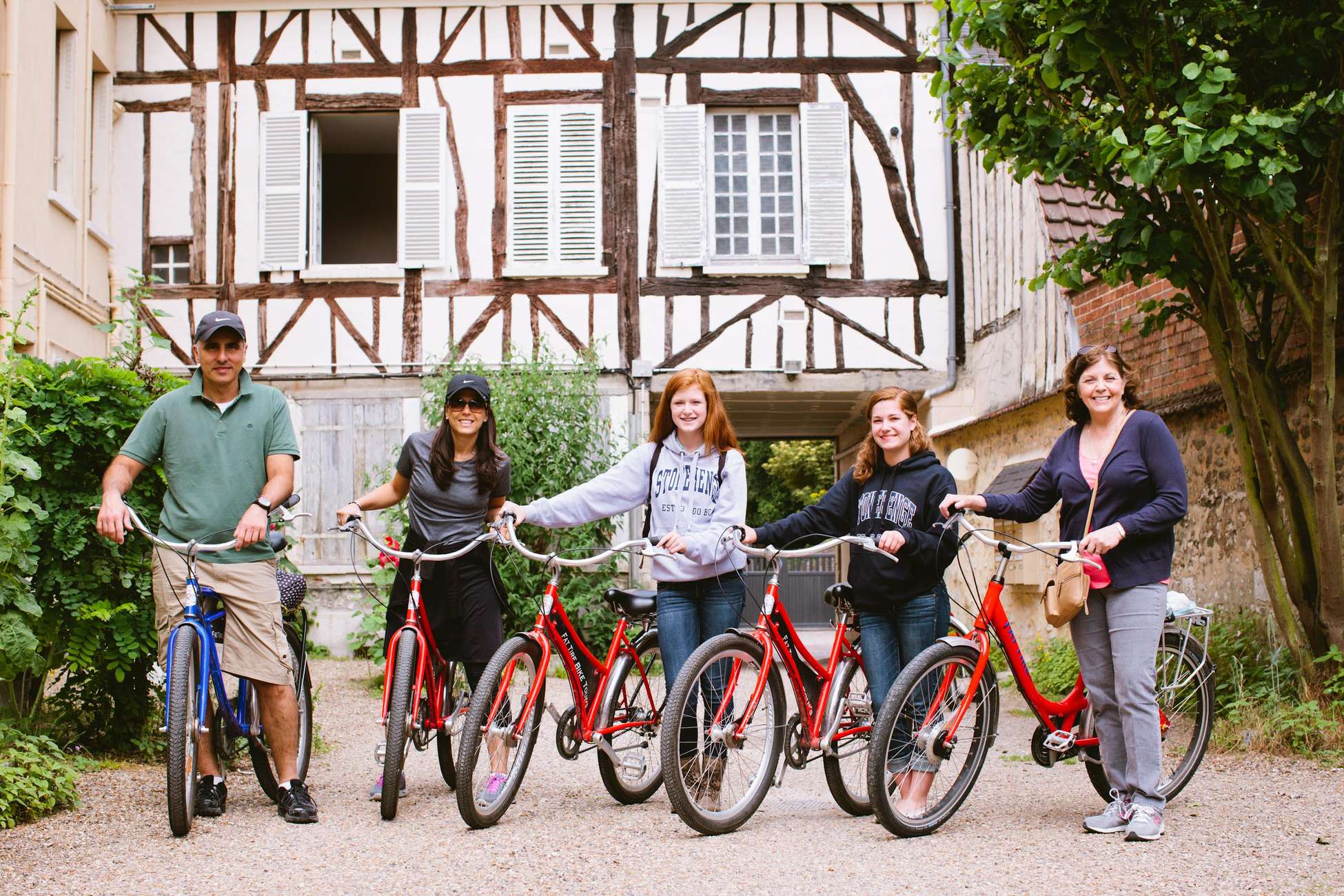 From Paris: Monet Garden & Giverny Bike Tour and Picnic Stop