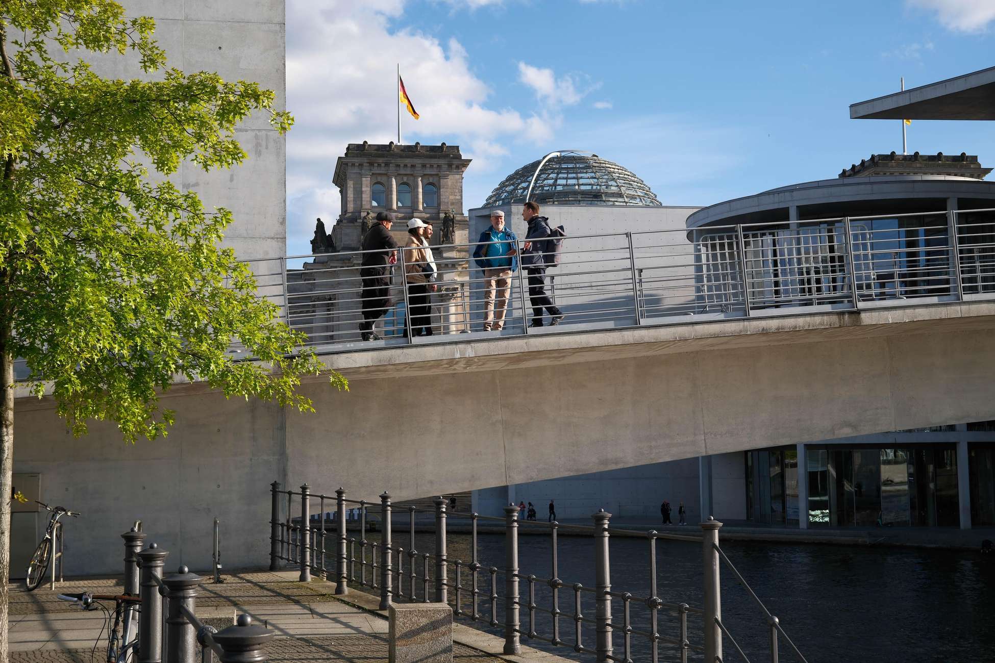 Berlin: Government District & Reichstag Hall Dome Visit