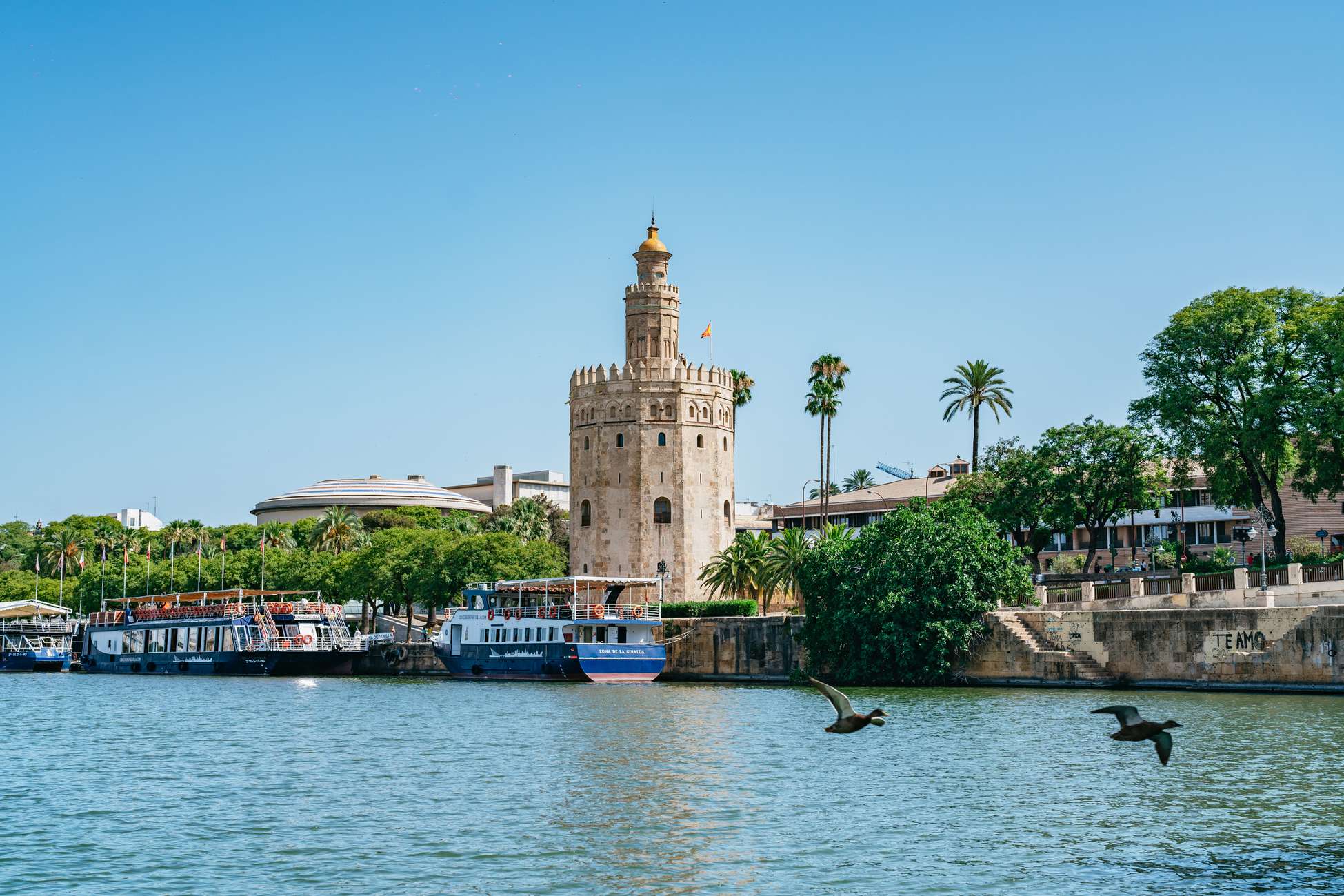 Boot op de Guadalquivir bij de Torre del Oro