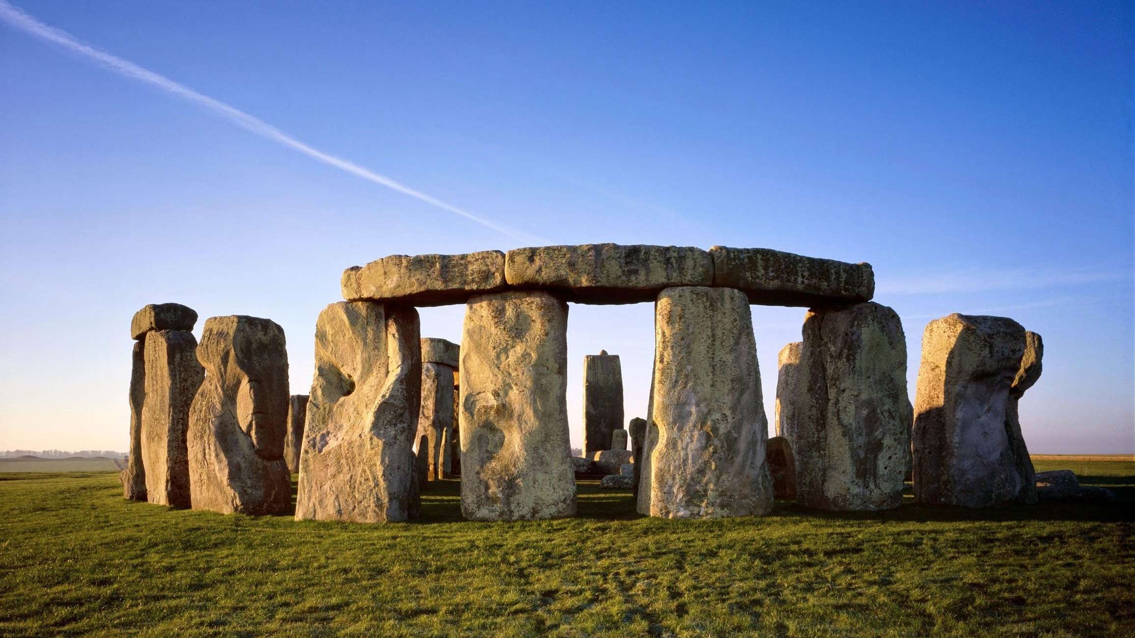 London: Stonehenge, Windsor Castle & Oxford Chinese Day Trip