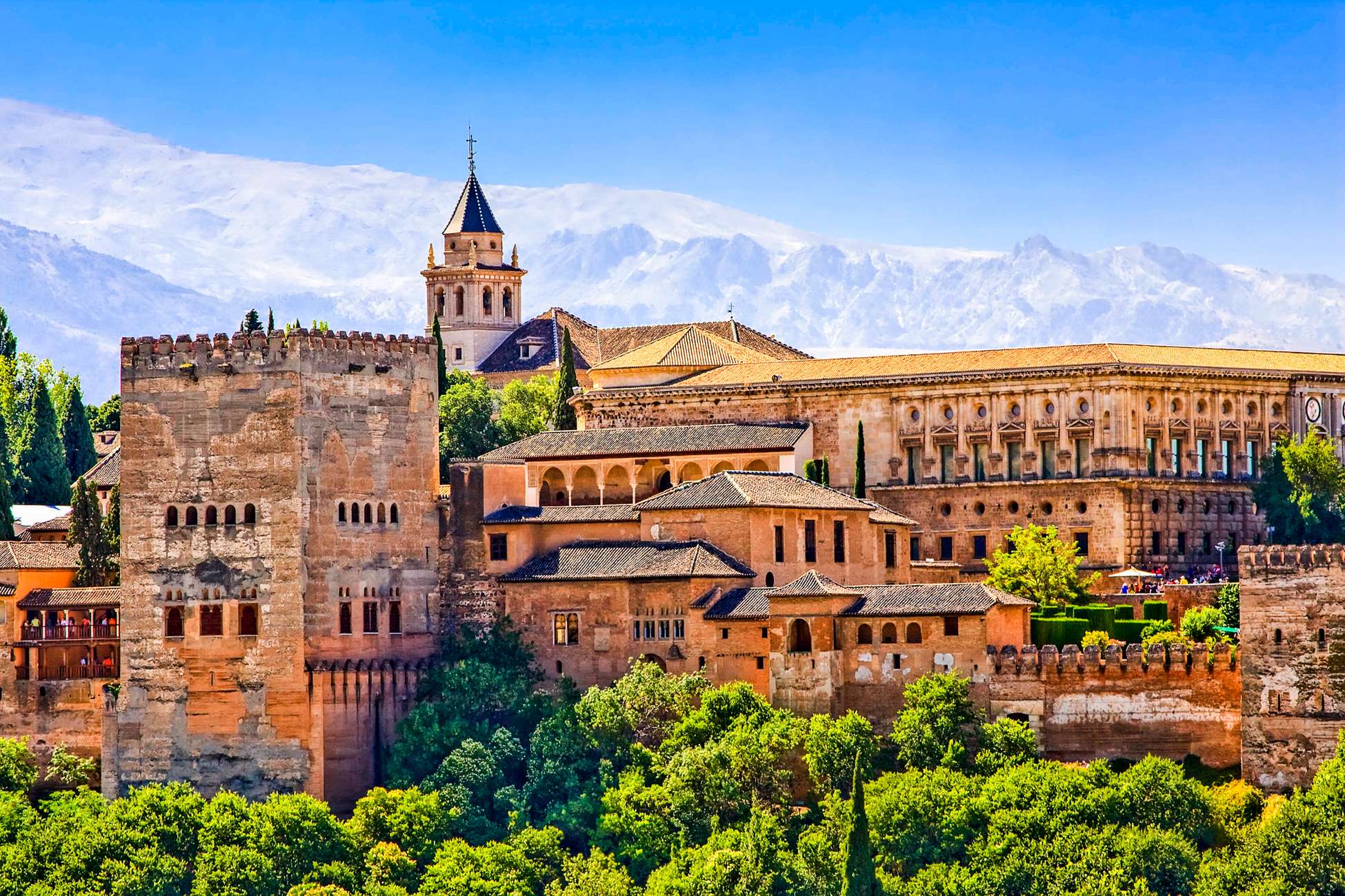 Granada: Alhambra & Nasrid Palaces Tour with Tickets
