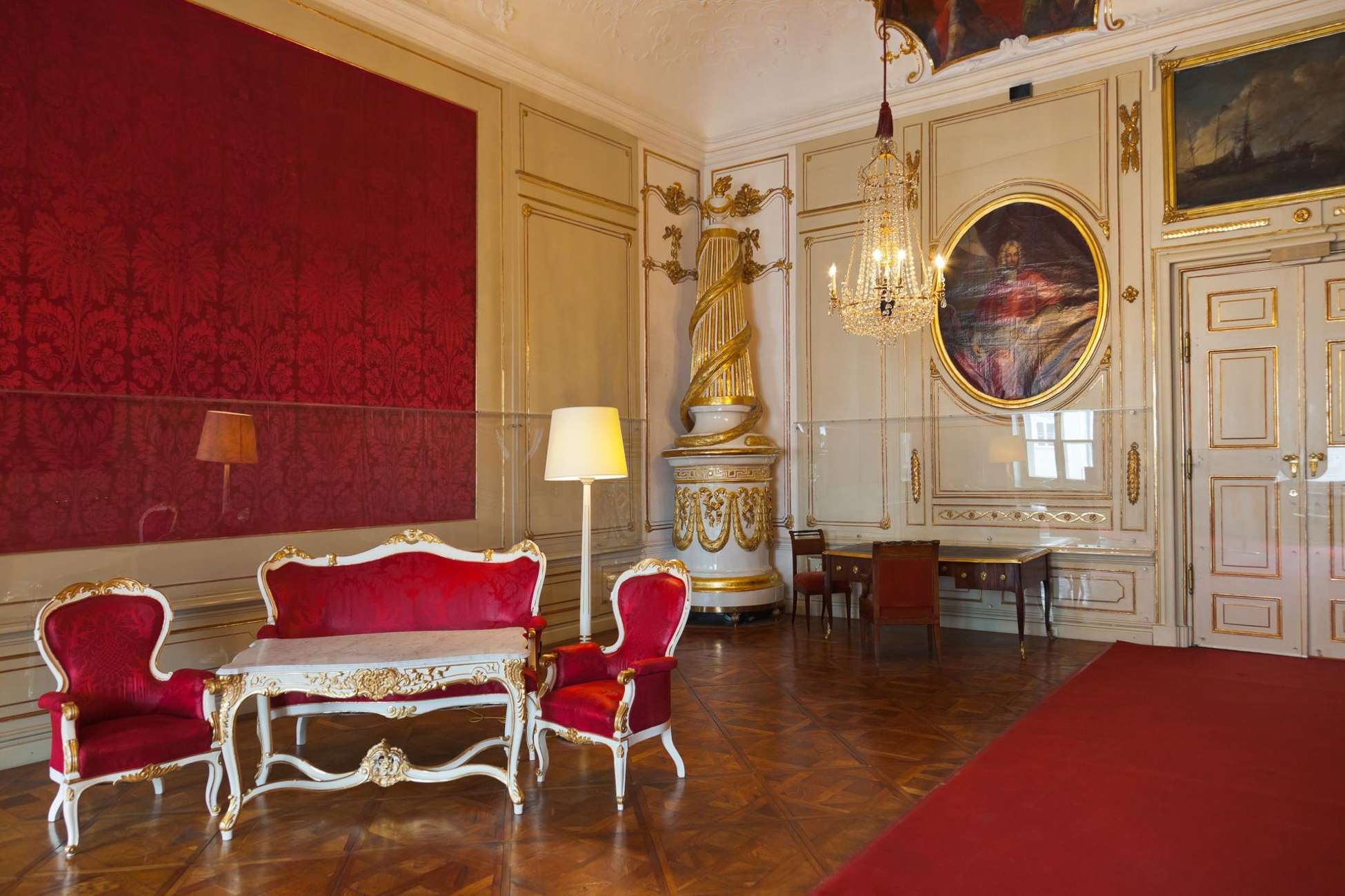 Vienna: Skip-the-Line Sisi Museum, Hofburg and Gardens Tour