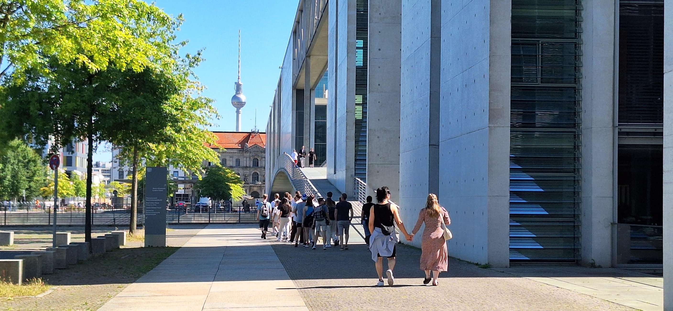 Berlin: Government District Tour and Reichstag Dome Visit