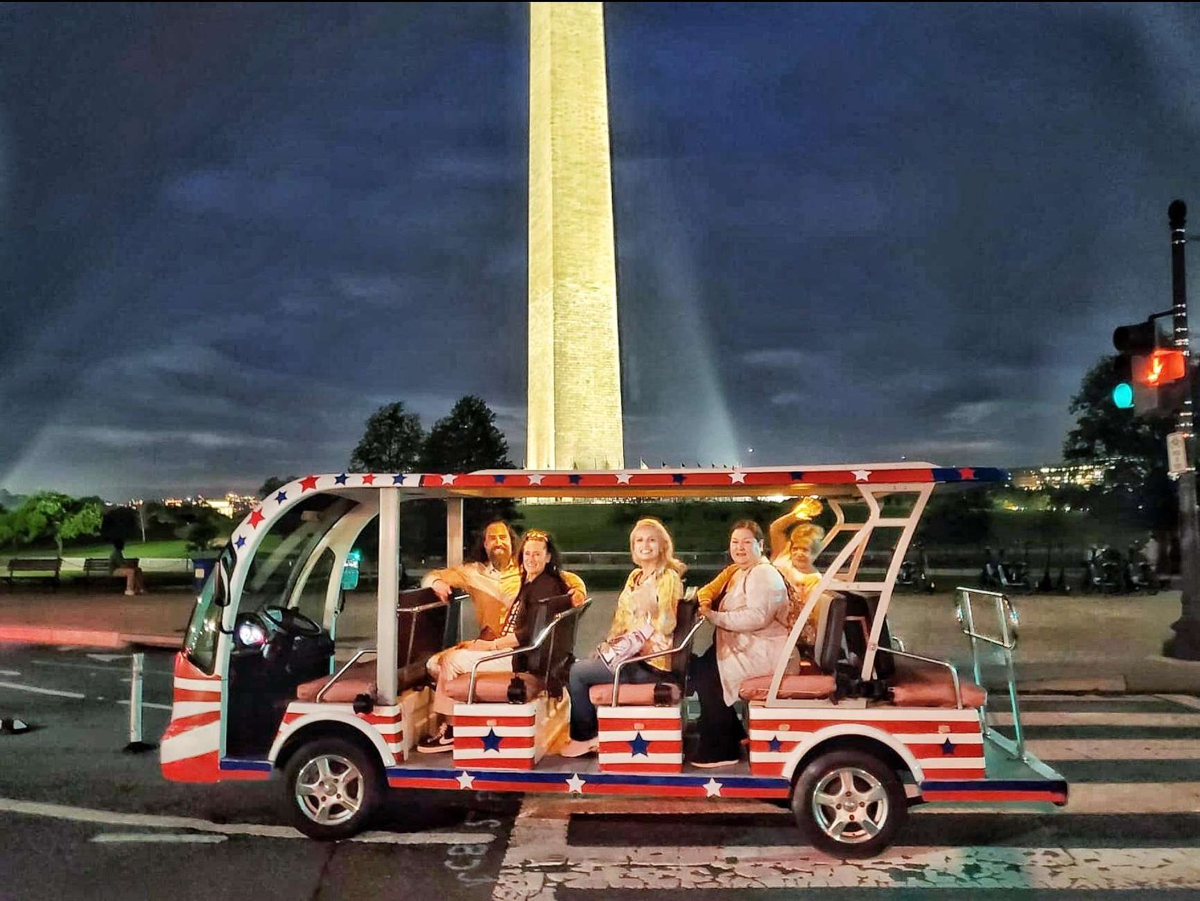 Washington DC: Day & Night Guided Monuments Tour by E-Cart