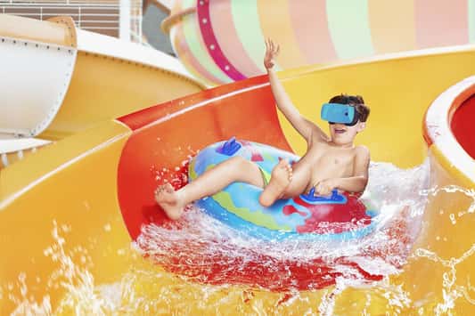 מגלשות VR באקווה פאלאס פראג - חוויית מציאות מדומה על מגלשות מים