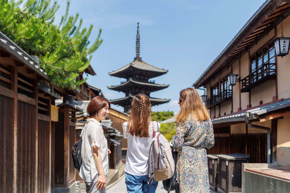 Kiyomizu Temple and Backstreet of Gion Half Day Group Tour