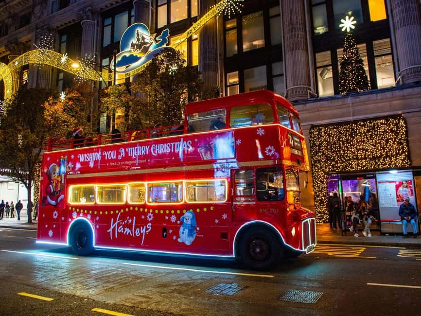 Bus panoramique passant devant les illuminations de Londres à Noël